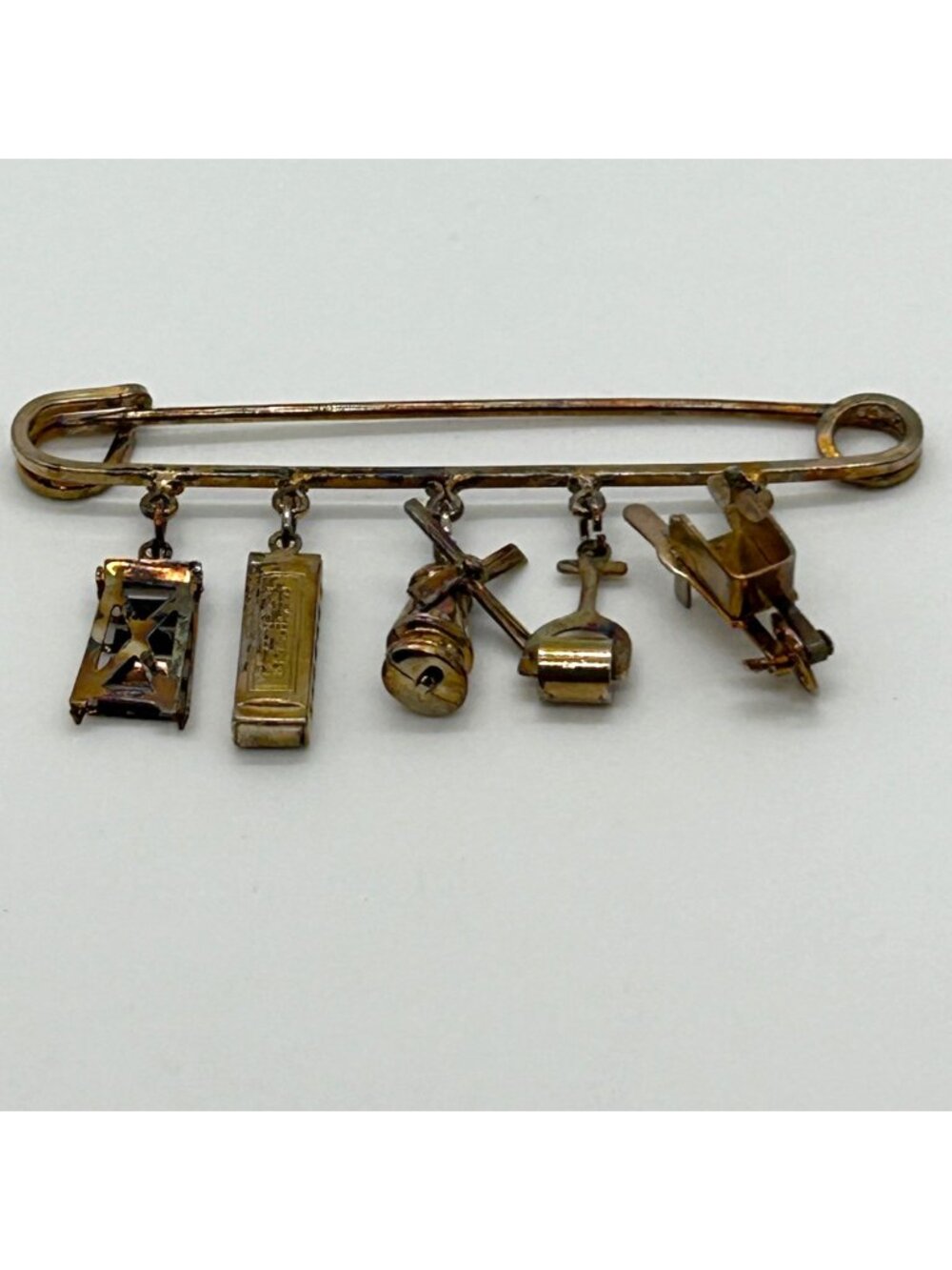 Vintage Gold Tone Kilt Pin Charm Brooch Dangle Garden Theme Wheelbarrow Windmill